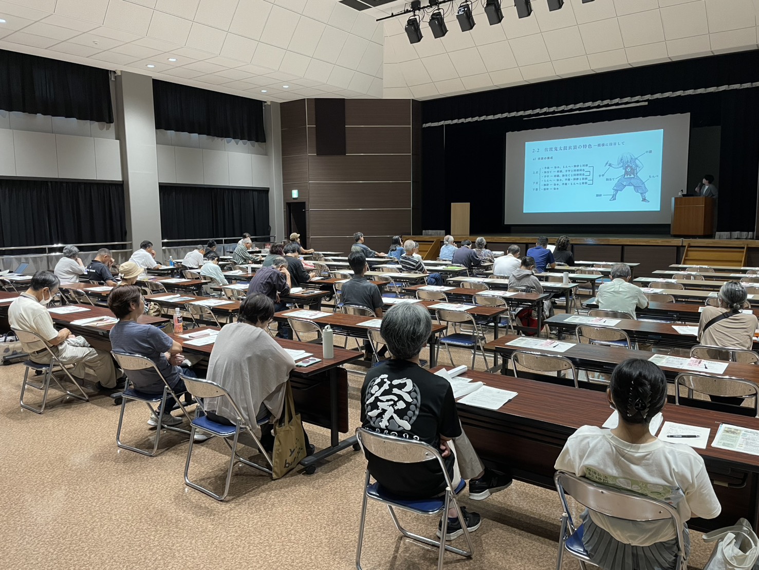 佐渡鬼太鼓の衣装と作り手をテーマにした講演の様子